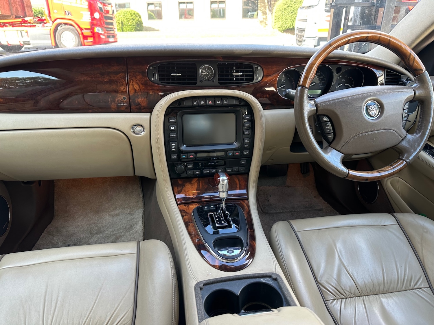 Used Jaguar XJ 2006 for sale - 76347305: Photo 8