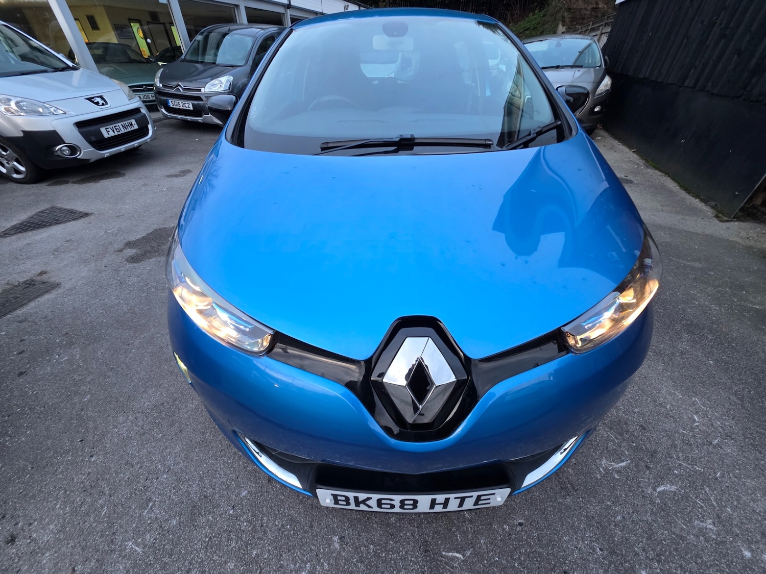 Used Renault Zoe 2018 for sale - 76656520: Photo 2