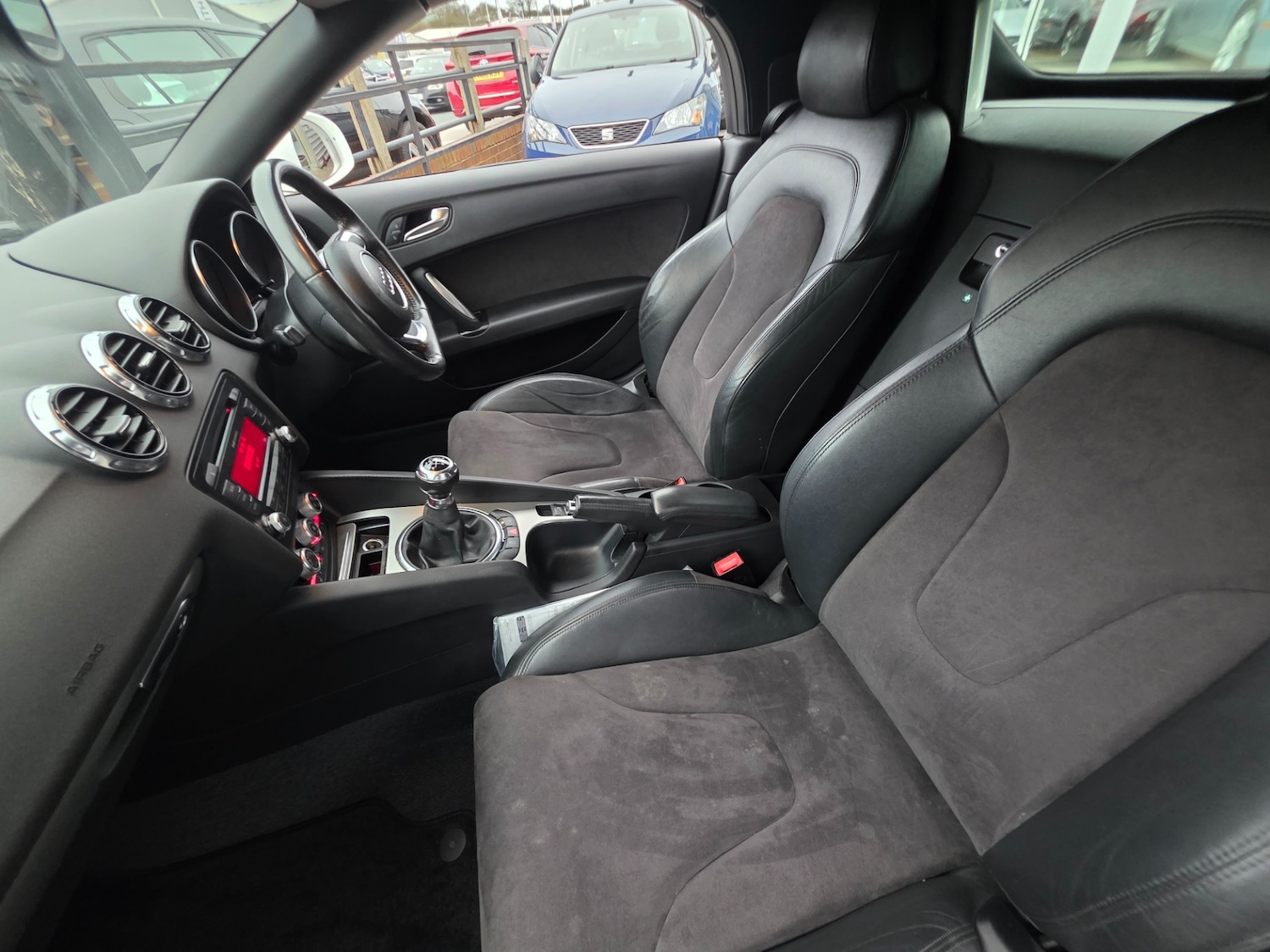 Used Audi TT 2011 for sale - 78147861: Photo 6