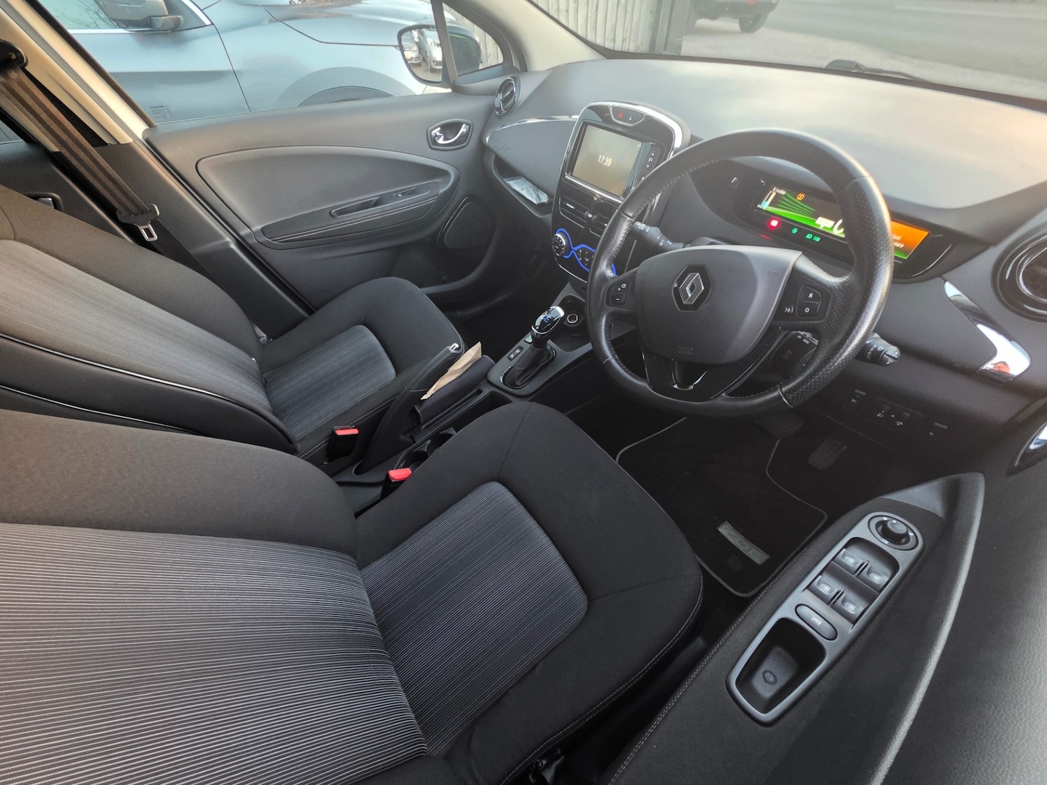 Used Renault Zoe 2019 for sale - 76849030: Photo 5