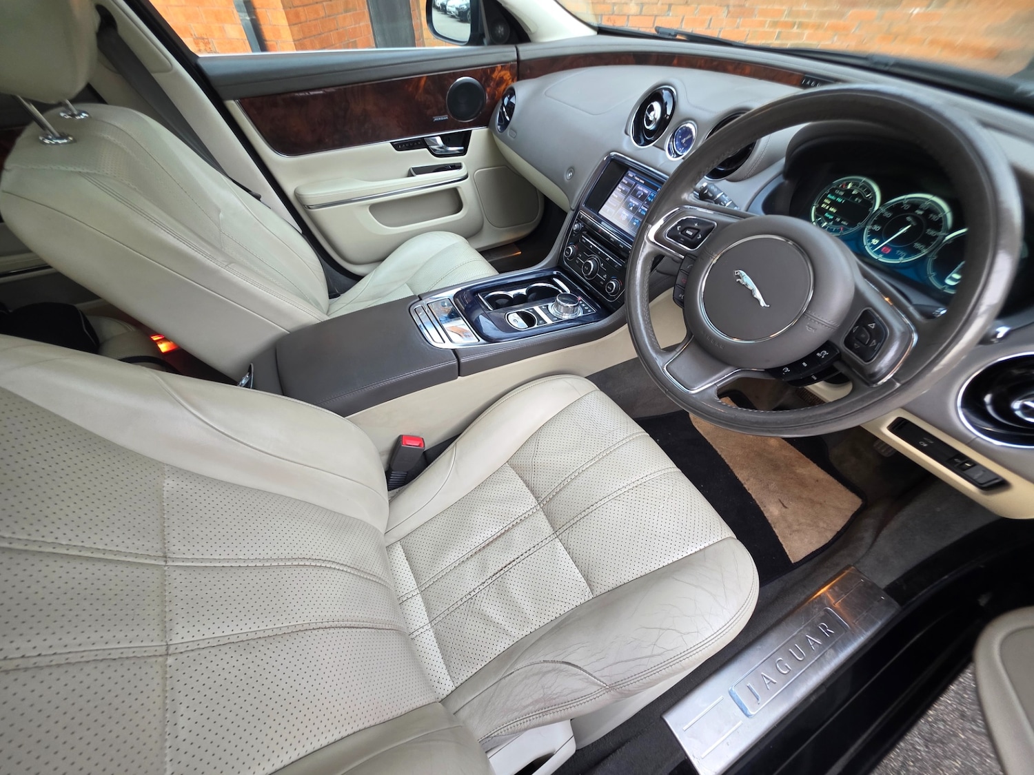 Used Jaguar XJ 2012 for sale - 77898142: Photo 12