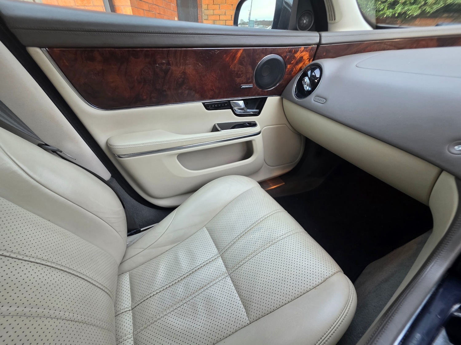 Used Jaguar XJ 2012 for sale - 77898142: Photo 18