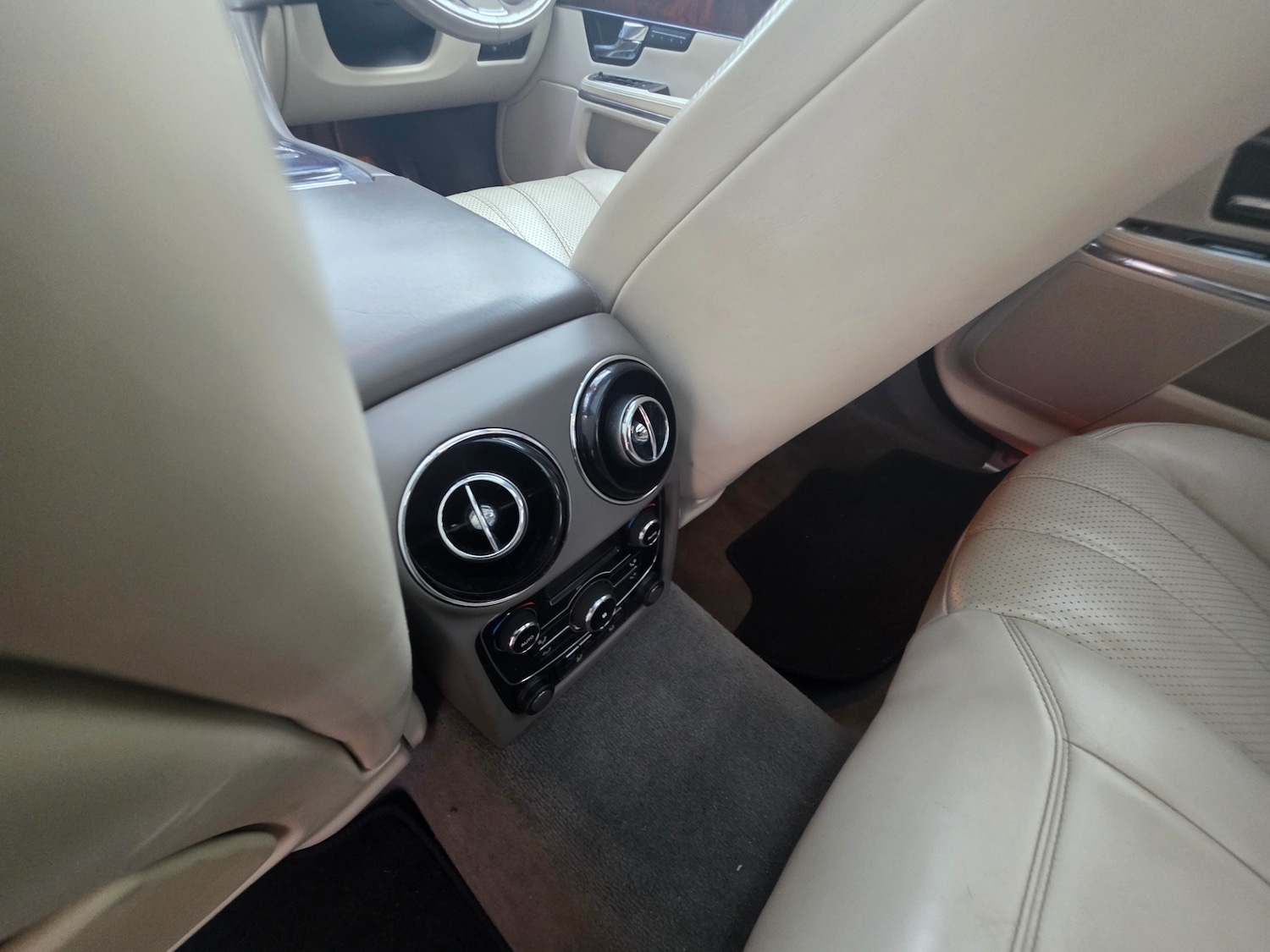 Used Jaguar XJ 2012 for sale - 77898142: Photo 21