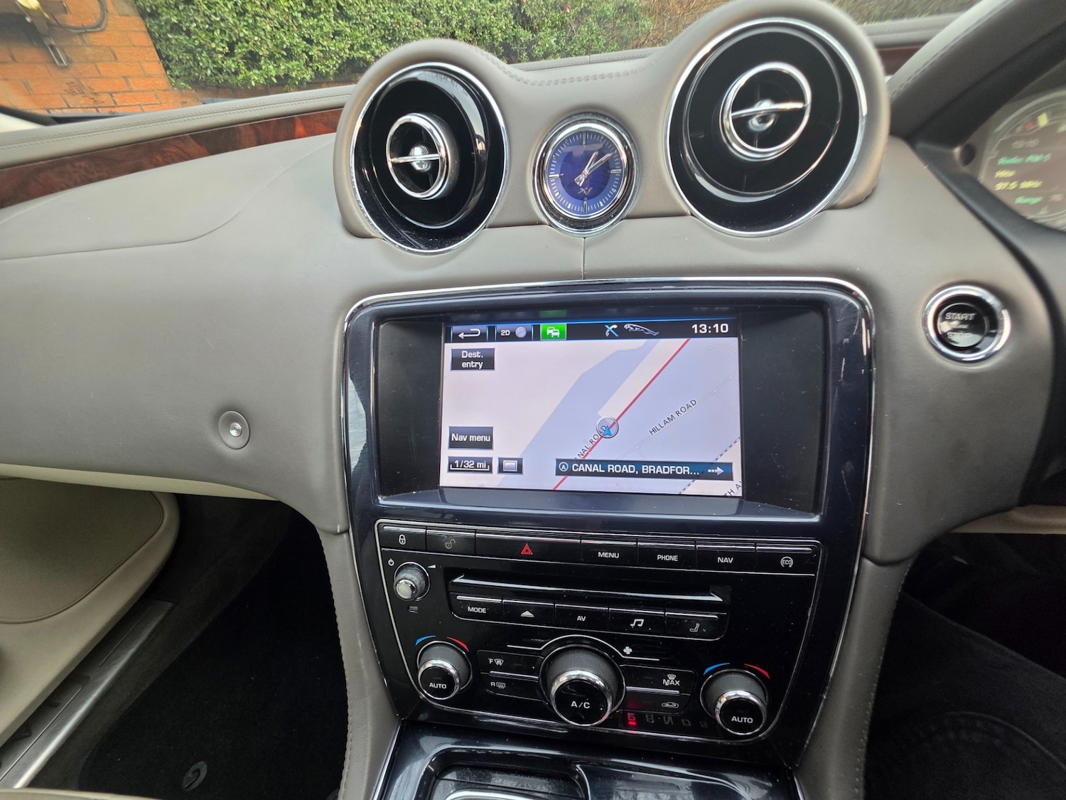 Used Jaguar XJ 2012 for sale - 77898142: Photo 8