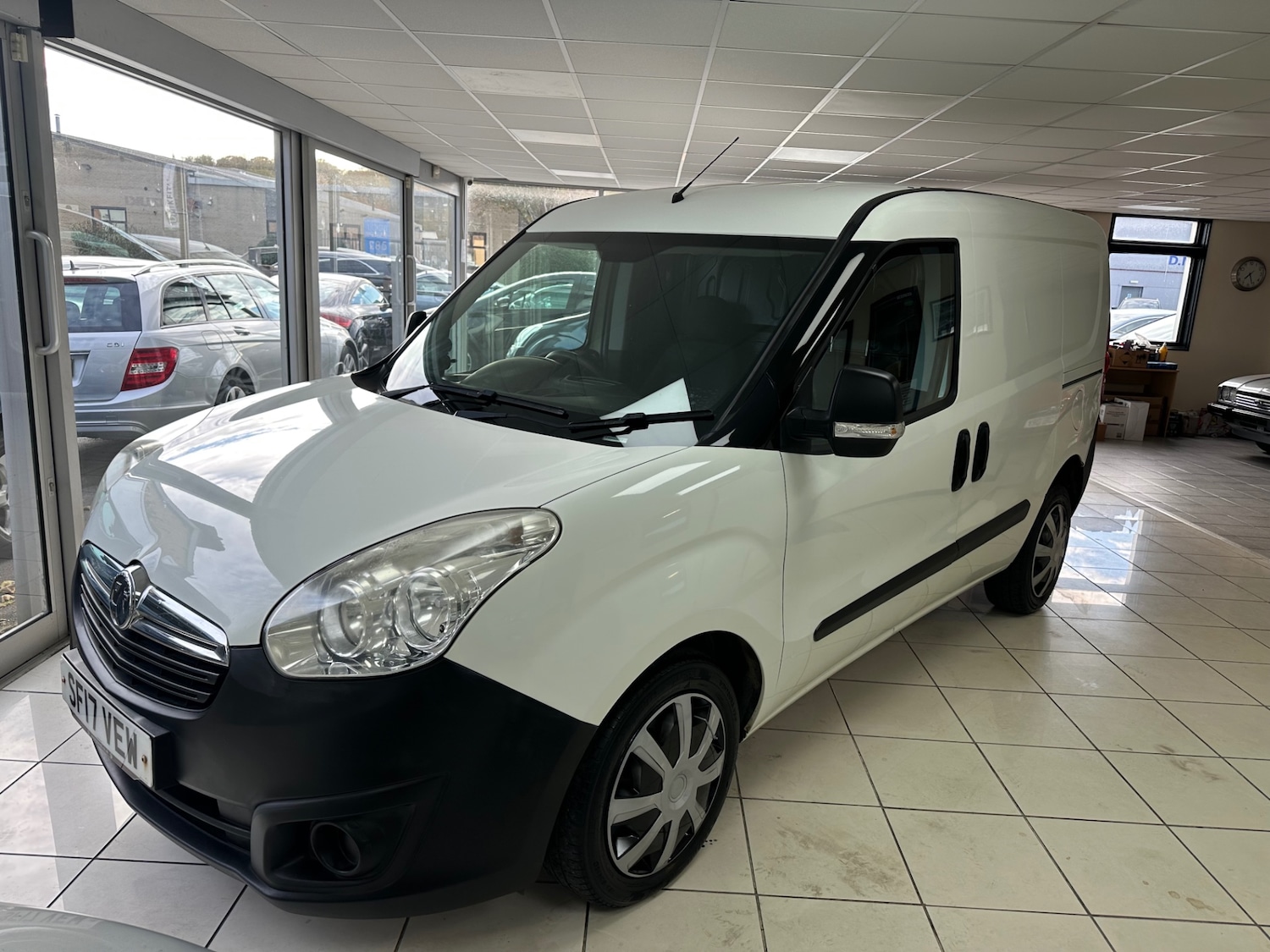 Used Vauxhall Combo 2017 for sale - 76384182: Photo 1