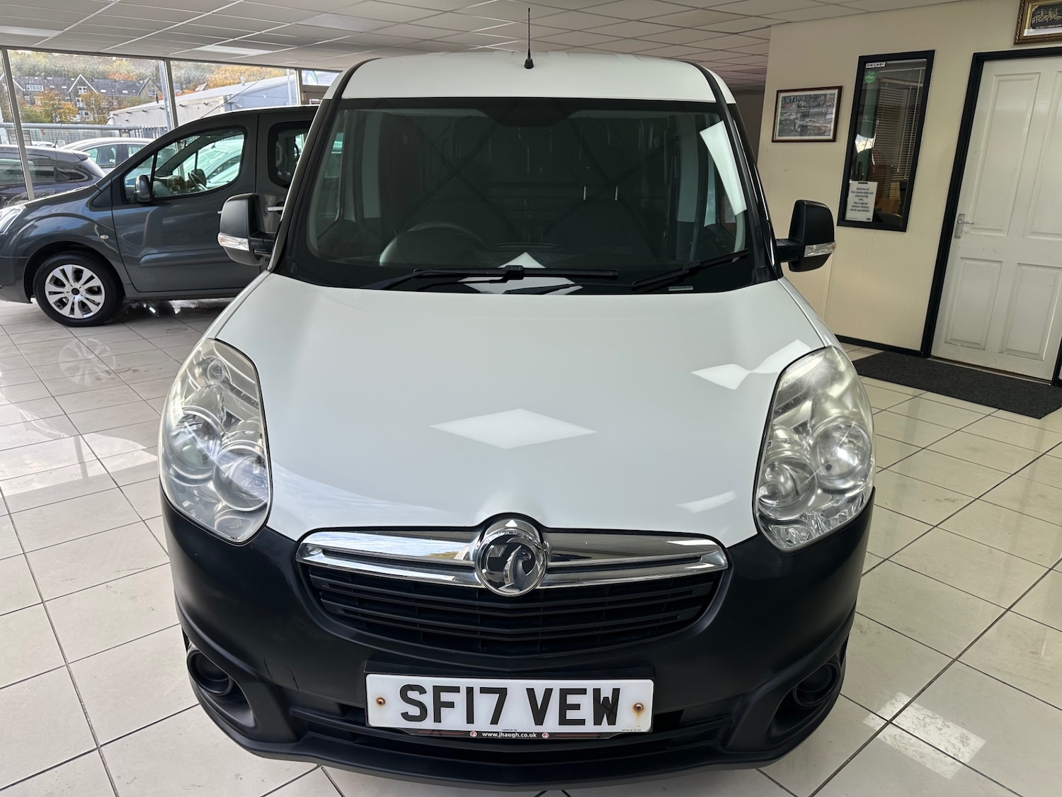 Used Vauxhall Combo 2017 for sale - 76384182: Photo 2