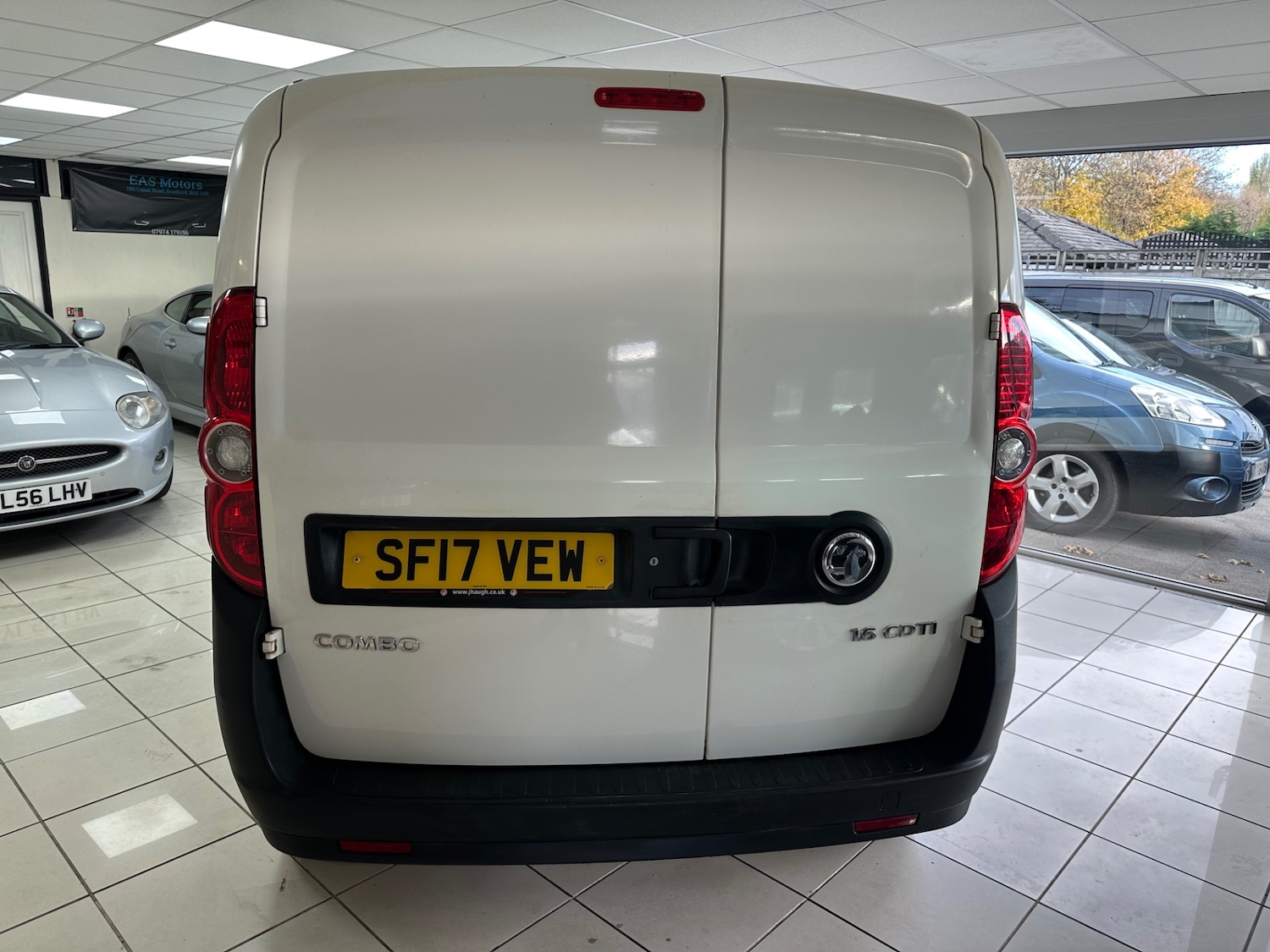 Used Vauxhall Combo 2017 for sale - 76384182: Photo 4