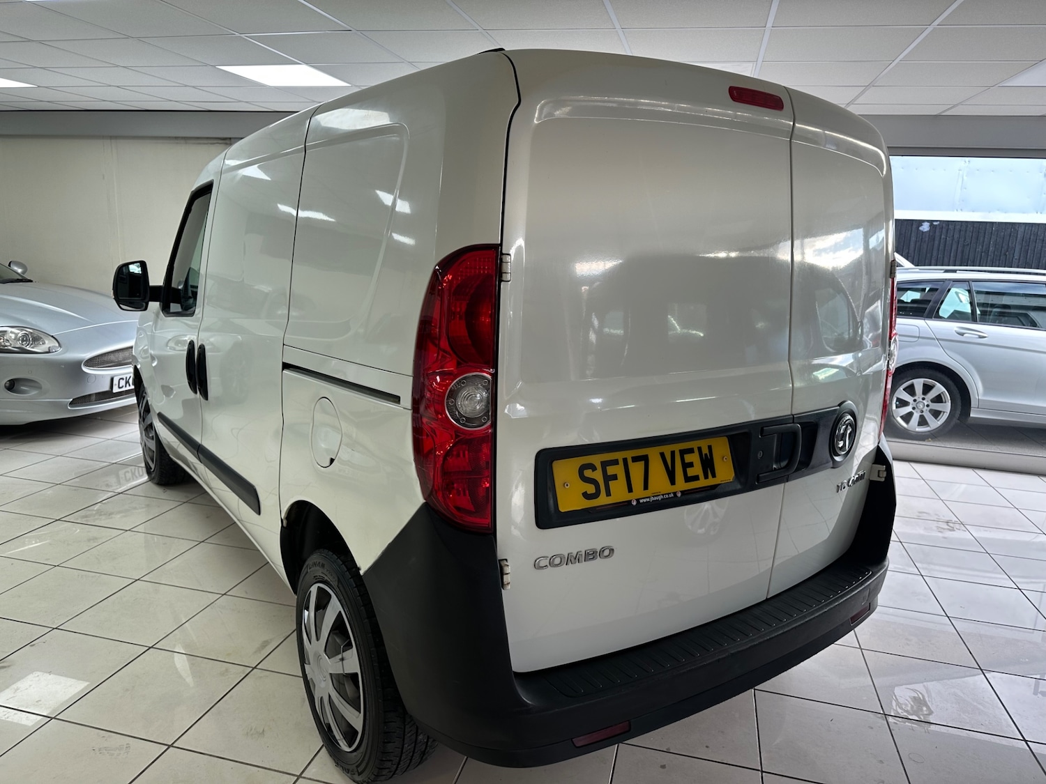 Used Vauxhall Combo 2017 for sale - 76384182: Photo 5