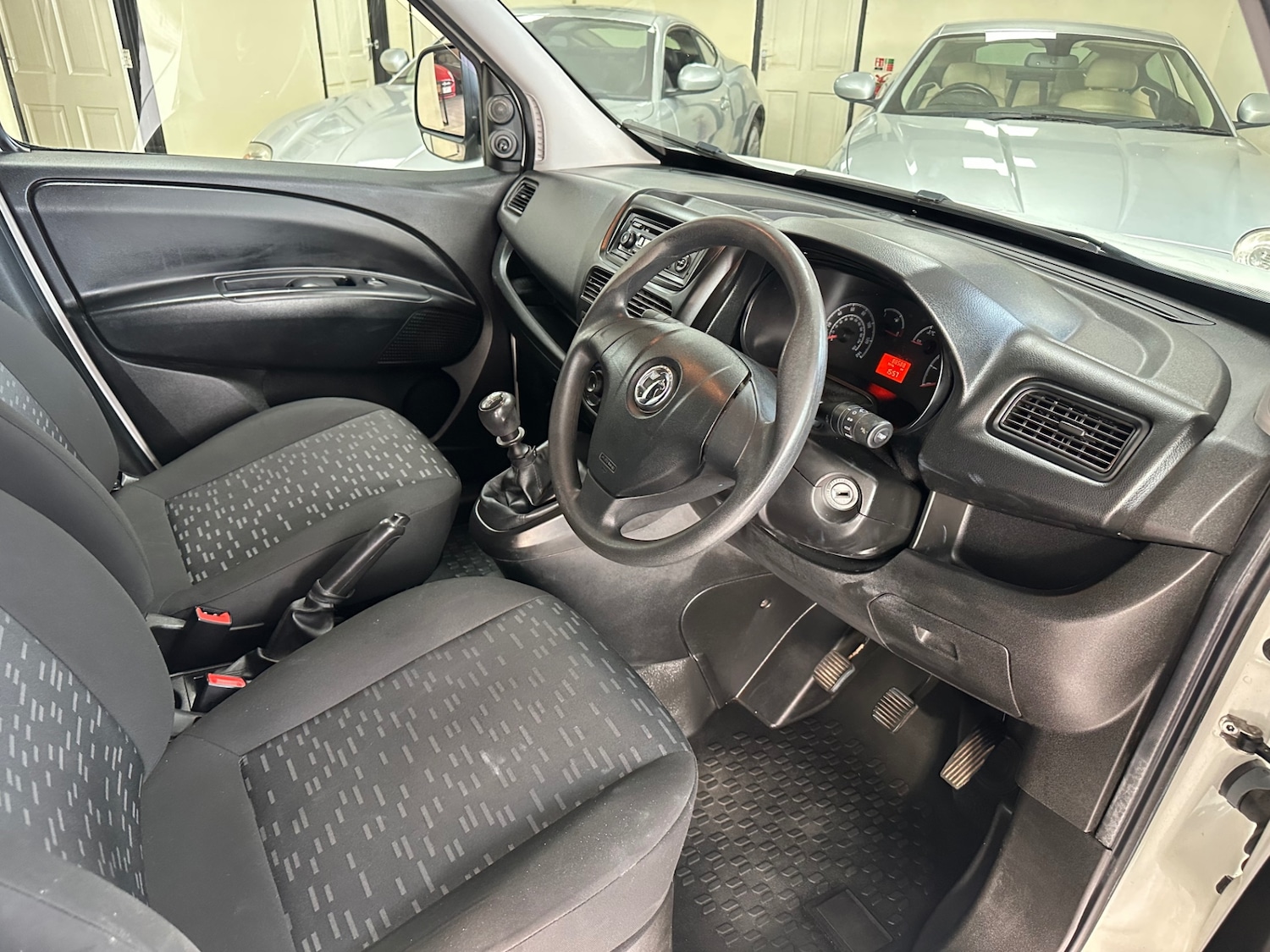 Used Vauxhall Combo 2017 for sale - 76384182: Photo 6