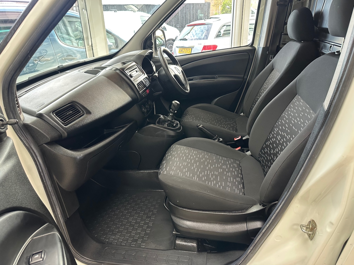 Used Vauxhall Combo 2017 for sale - 76384182: Photo 7