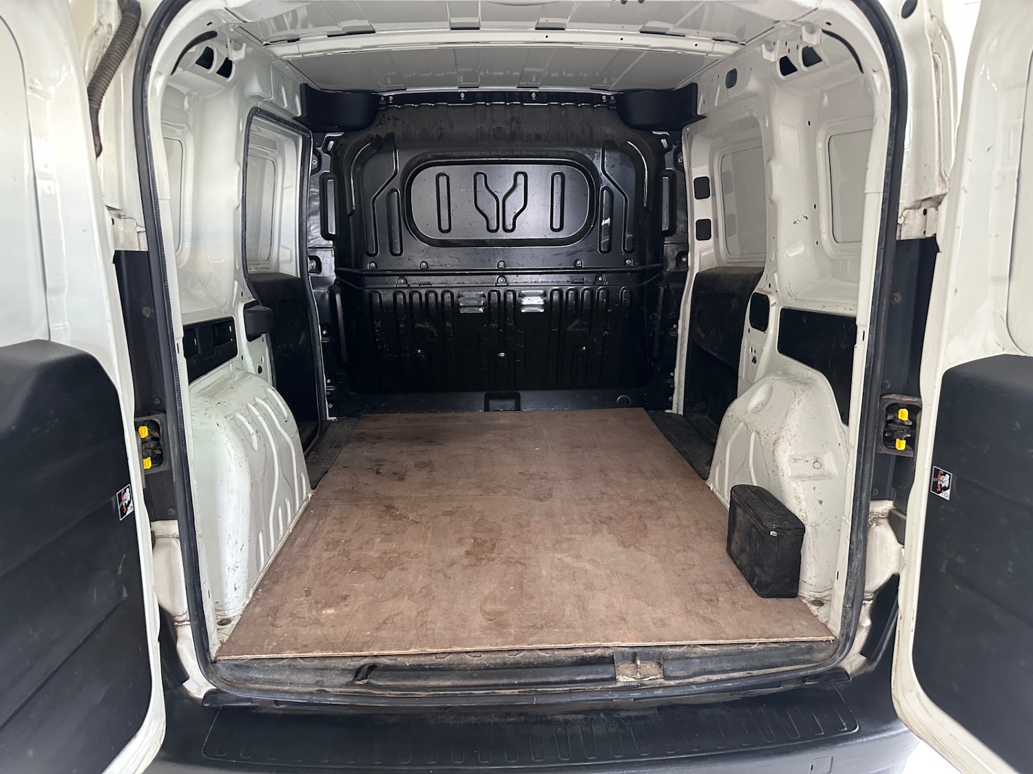 Used Vauxhall Combo 2017 for sale - 76384182: Photo 8