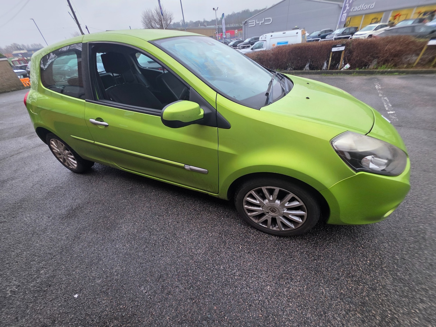 Used Renault Clio 2011 for sale - 77610732: Photo 2