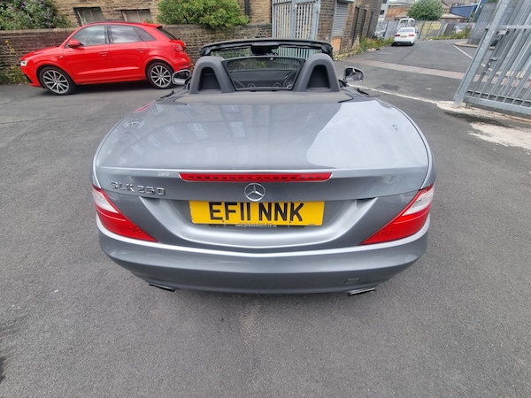 Used Mercedes-Benz SLK 2011 for sale - 75371906: Photo 8