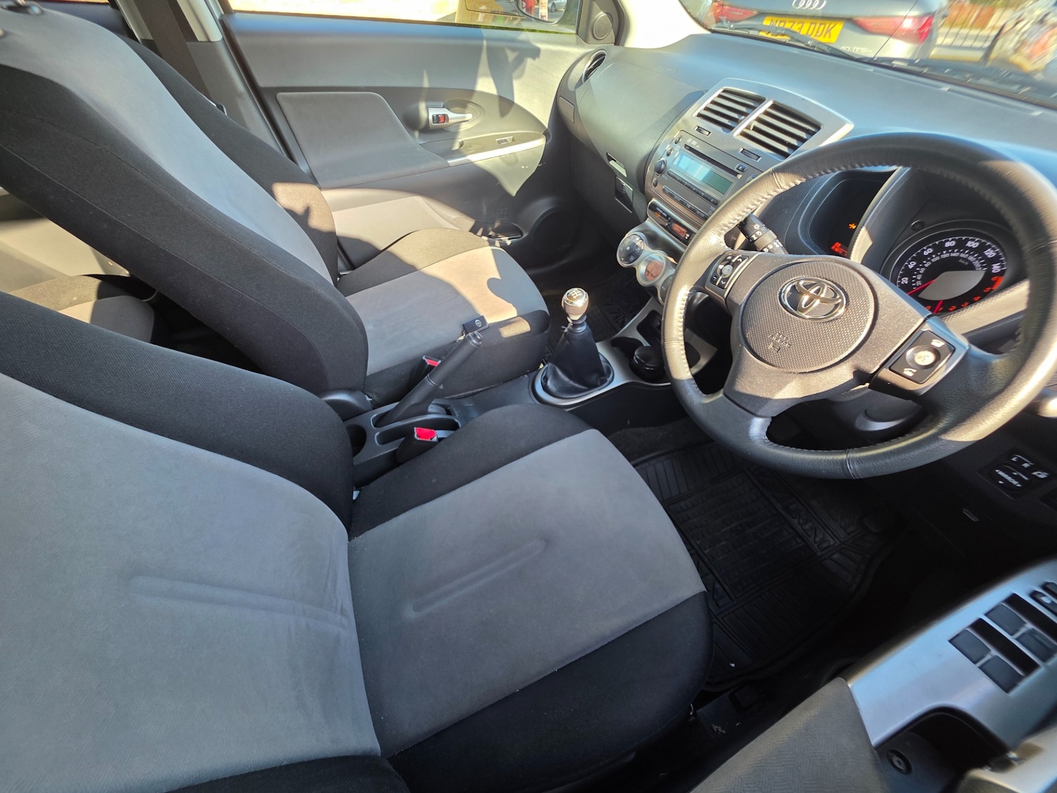 Used Toyota Urban Cruiser 2012 for sale - 77926984: Photo 9