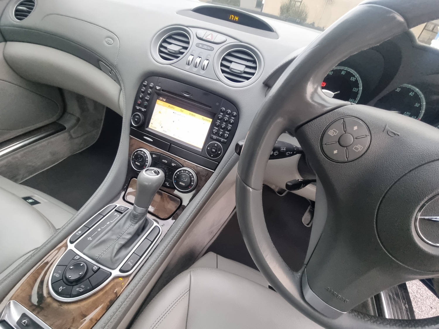 Used Mercedes-Benz SL 2010 for sale - 77095232: Photo 10