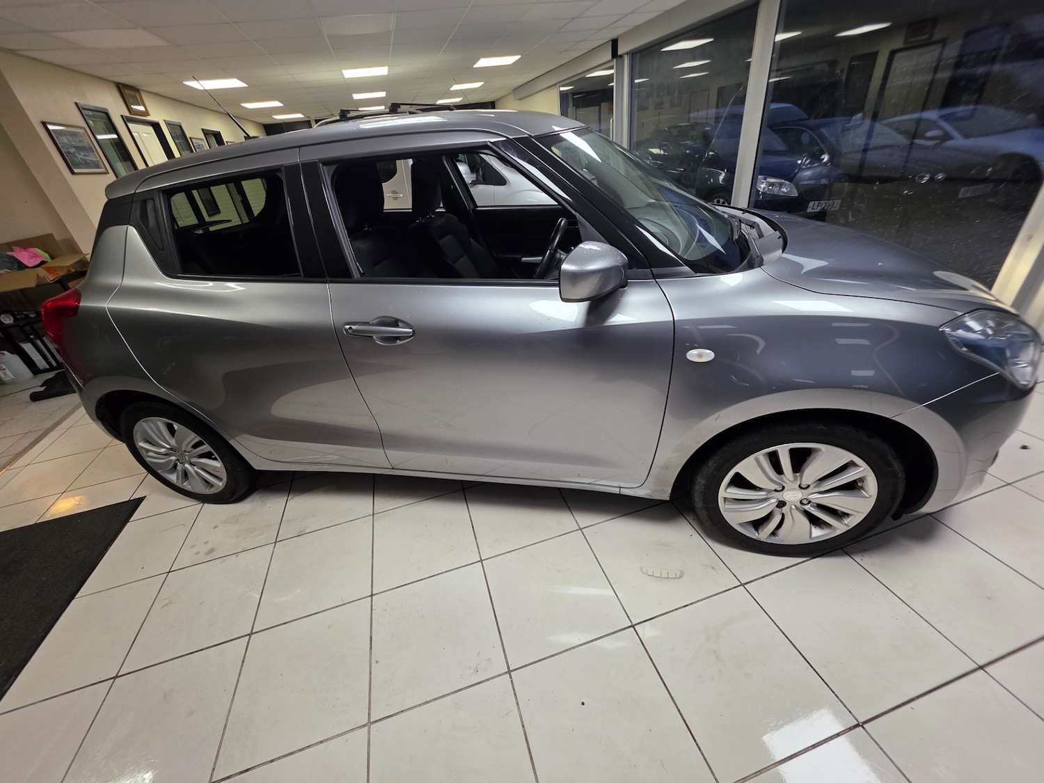 Used Suzuki Swift 2018 for sale - 77319315: Photo 1