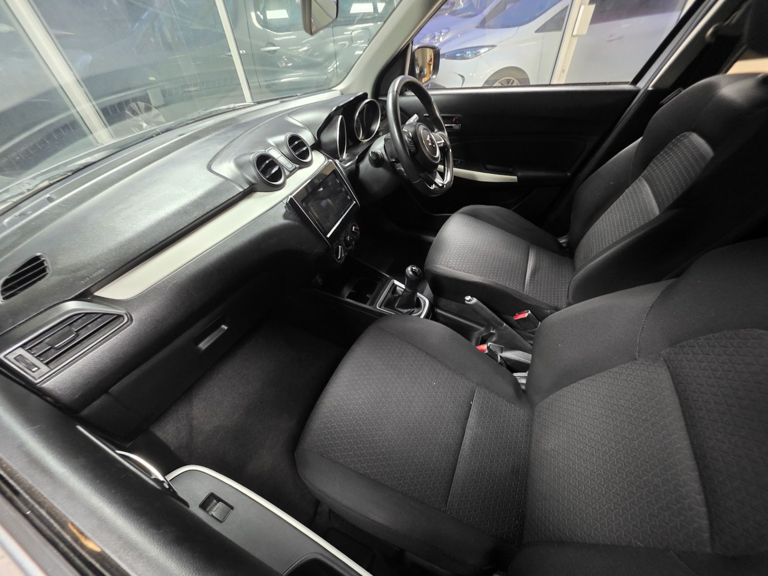 Used Suzuki Swift 2018 for sale - 77319315: Photo 12