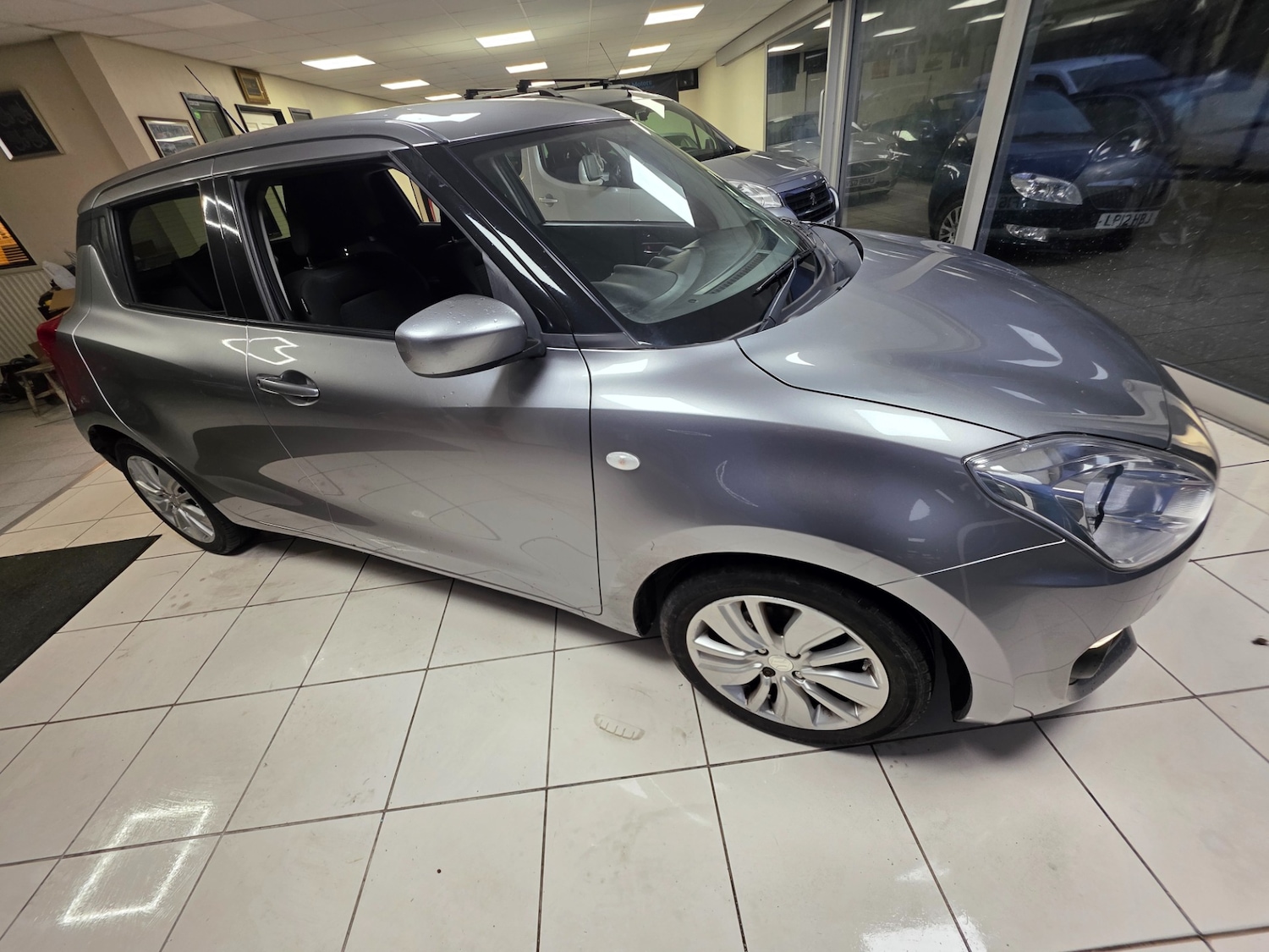 Used Suzuki Swift 2018 for sale - 77319315: Photo 2