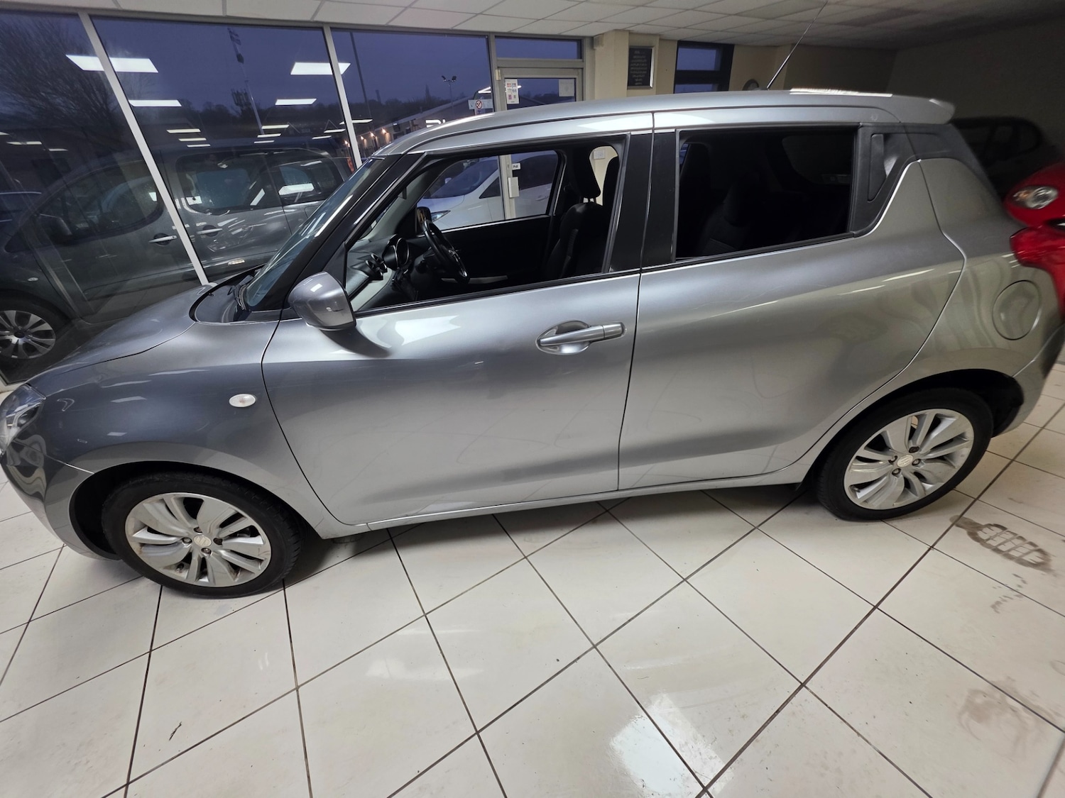 Used Suzuki Swift 2018 for sale - 77319315: Photo 5