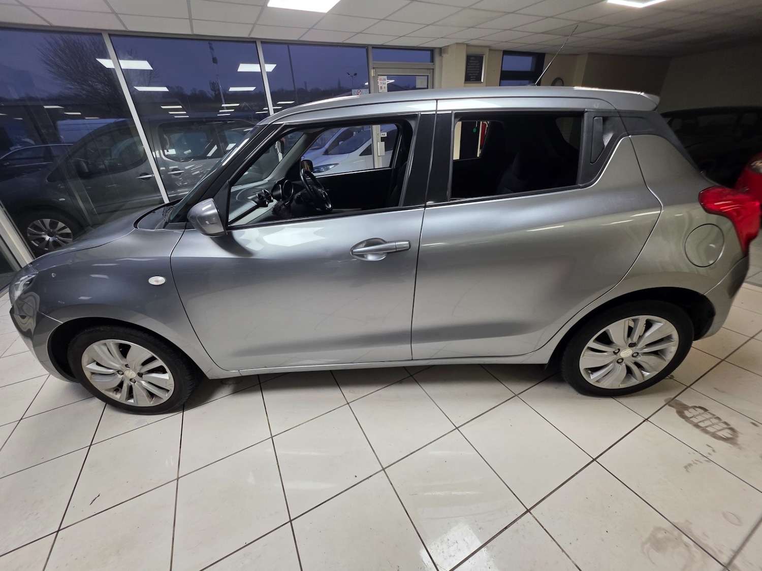 Used Suzuki Swift 2018 for sale - 77319315: Photo 6