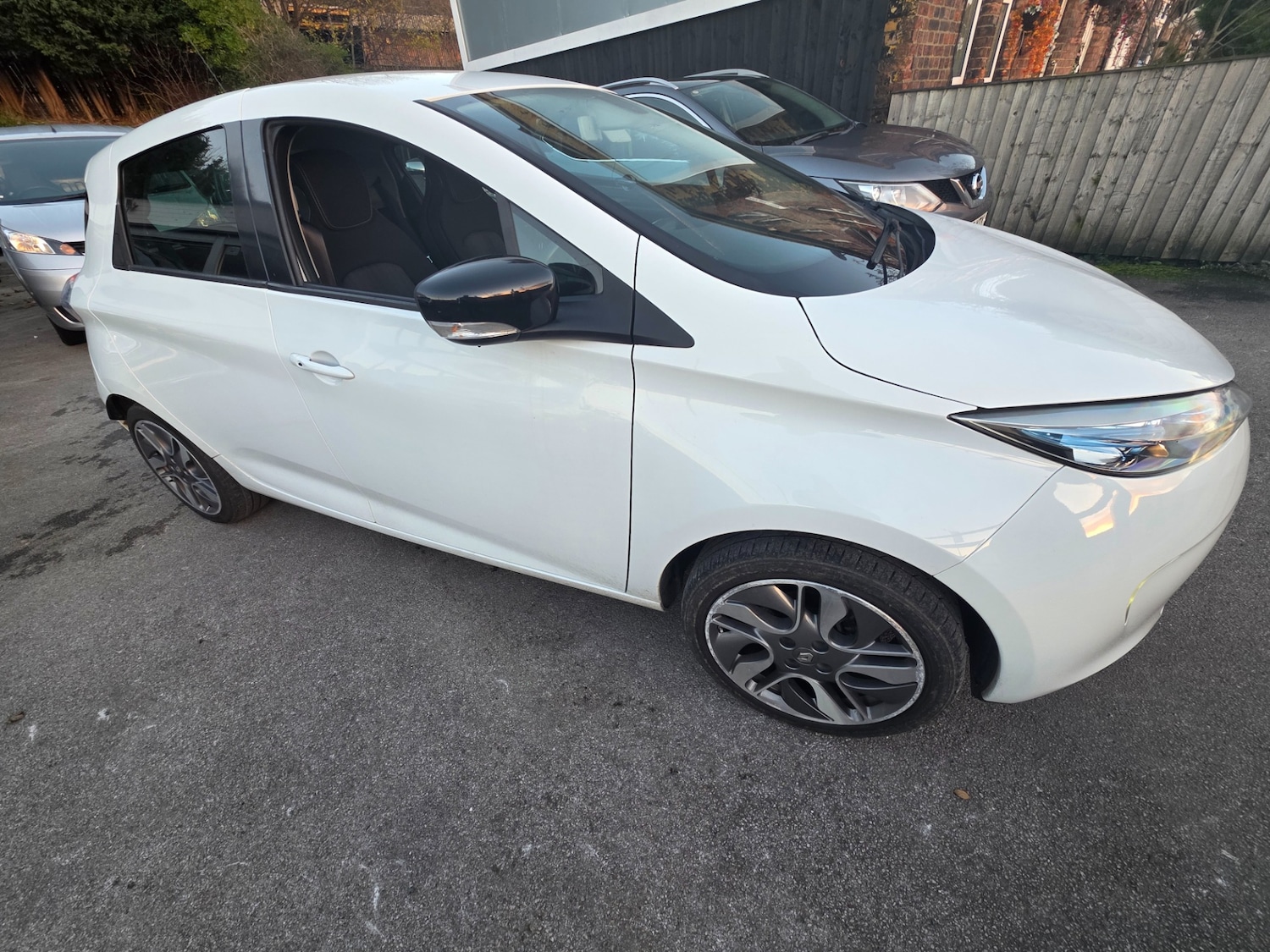 Used Renault Zoe 2017 for sale - 76899710: Photo 1