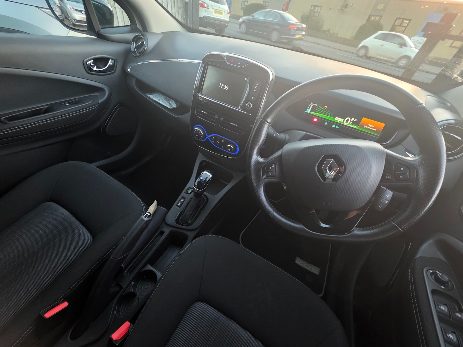 Used Renault Zoe 2017 for sale - 76899710: Photo 6