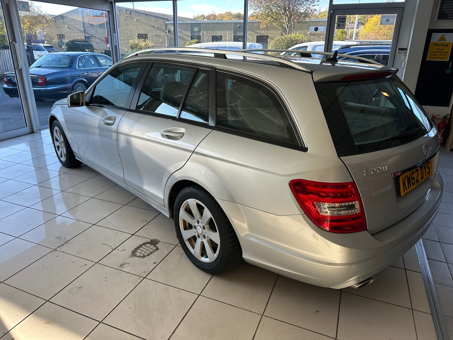 Used Mercedes-Benz C Class 2013 for sale - 76847288: Photo 4