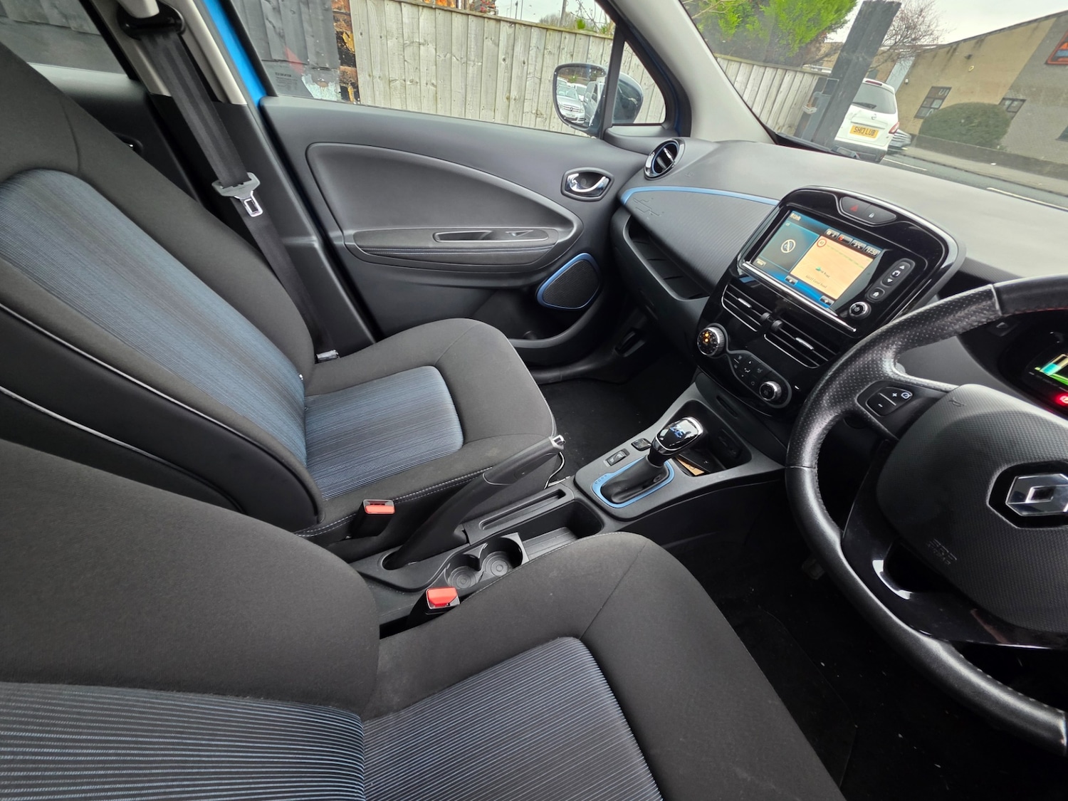 Used Renault Zoe 2017 for sale - 76913990: Photo 6