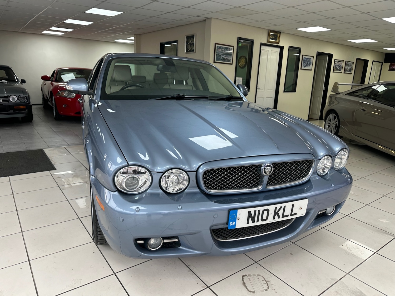 Used Jaguar XJ 2009 for sale - 77988810: Photo 2