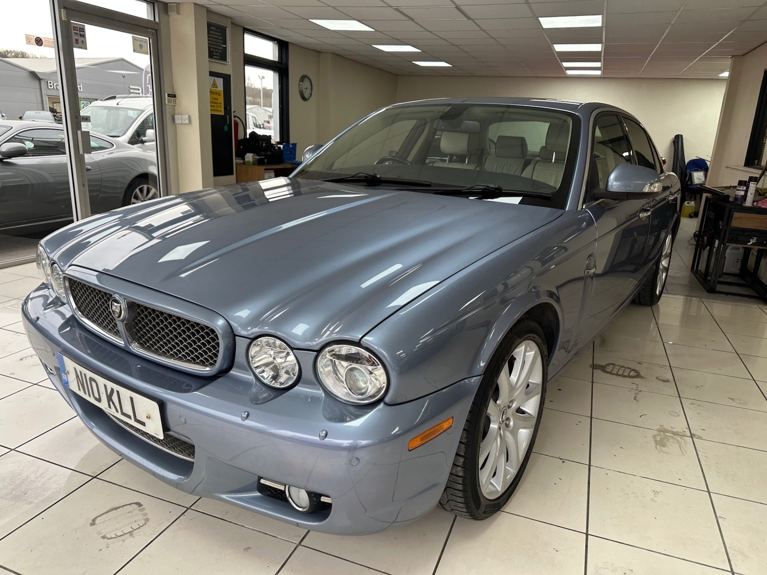 Used Jaguar XJ 2009 for sale - 77988810: Photo 3