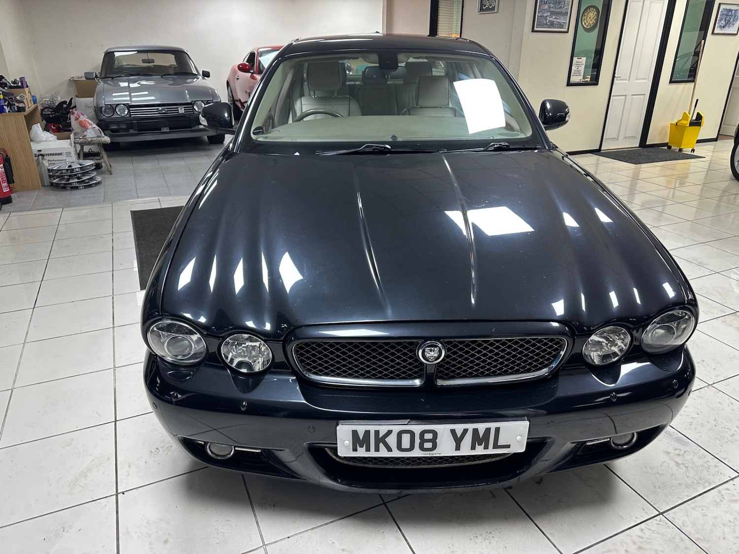 Used Jaguar XJ 2008 for sale - 76957056: Photo 2