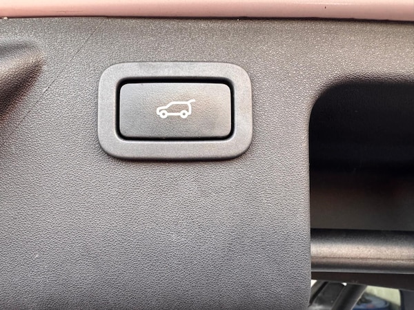 Used Land Rover Discovery Sport 2016 for sale - 76170389: Photo 12