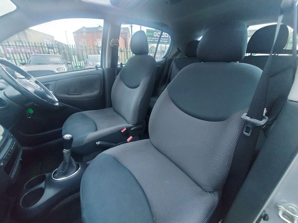 Used Toyota Yaris 2004 for sale - 76867982: Photo 21