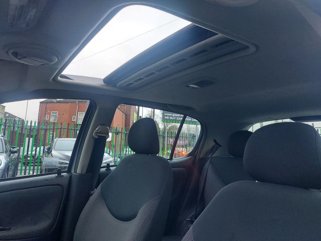 Used Toyota Yaris 2004 for sale - 76867982: Photo 22