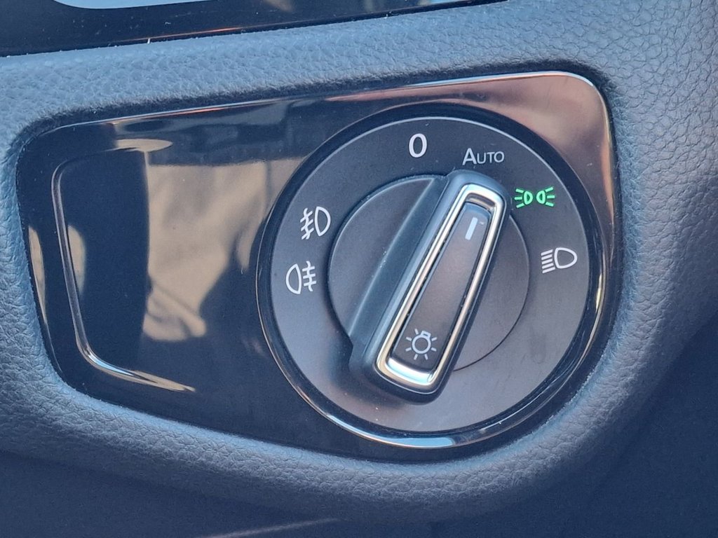 Used Volkswagen Golf 2018 for sale - 76744401: Photo 30