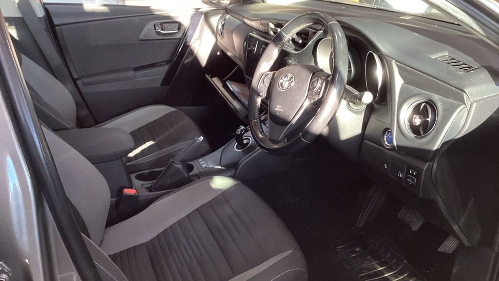 Used Toyota Auris 2017 for sale - 77200096: Photo 13