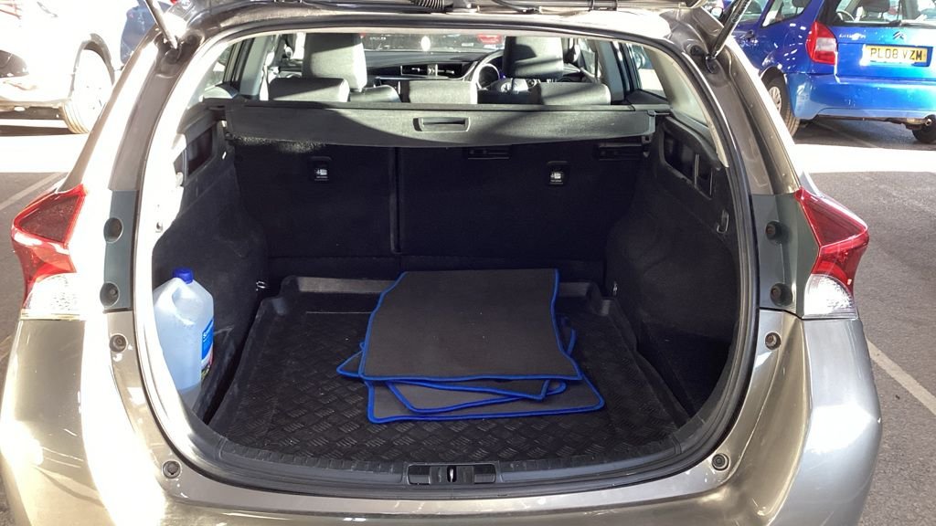 Used Toyota Auris 2017 for sale - 77200096: Photo 9