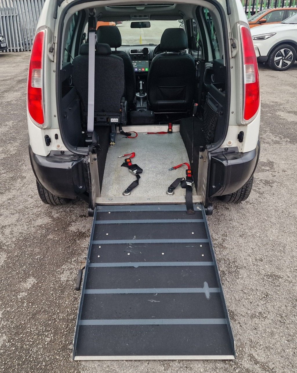 Used Skoda Roomster 2010 for sale - 77302721: Photo 46