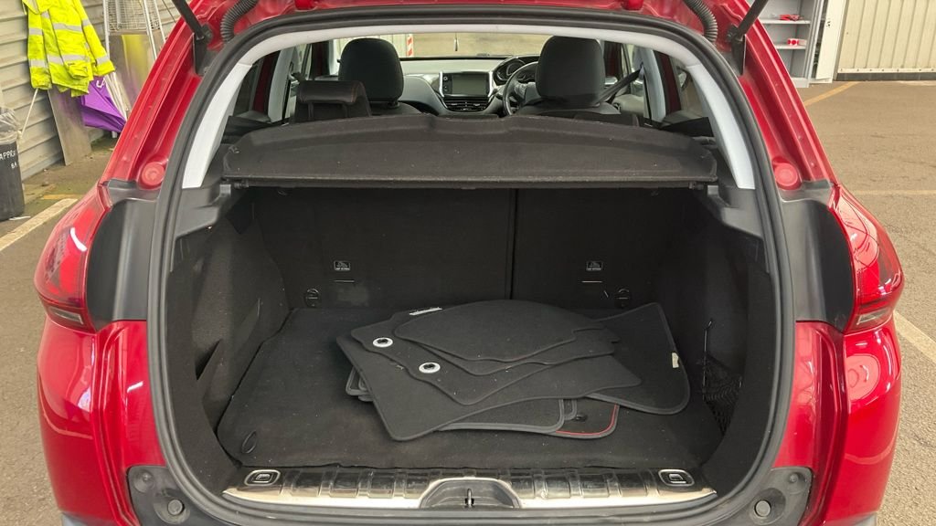 Used Peugeot 2008 2017 for sale - 77936904: Photo 9