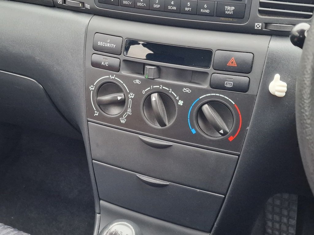 Used Toyota Corolla 2004 for sale - 76740110: Photo 28