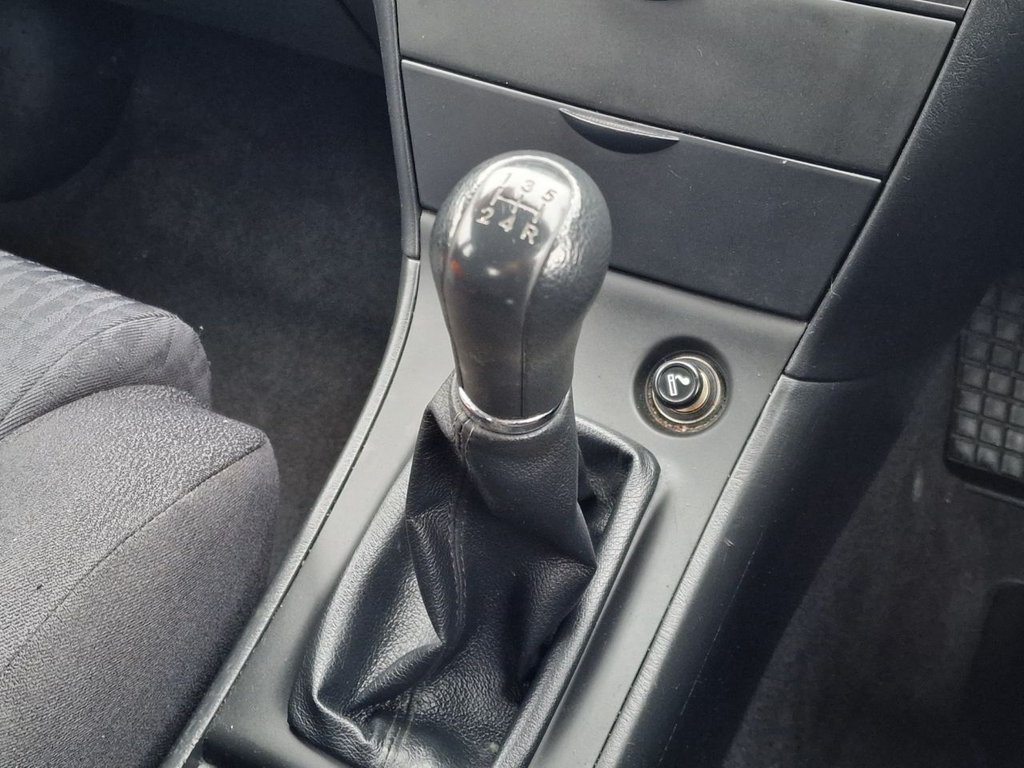 Used Toyota Corolla 2004 for sale - 76740110: Photo 29