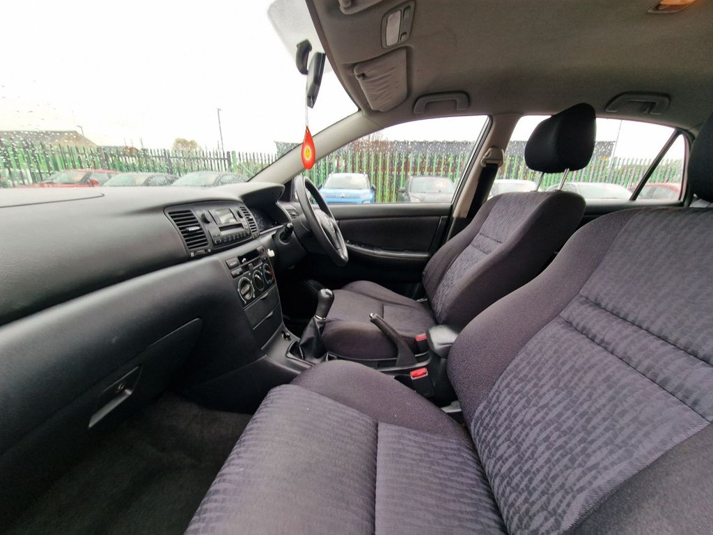 Used Toyota Corolla 2004 for sale - 76740110: Photo 44