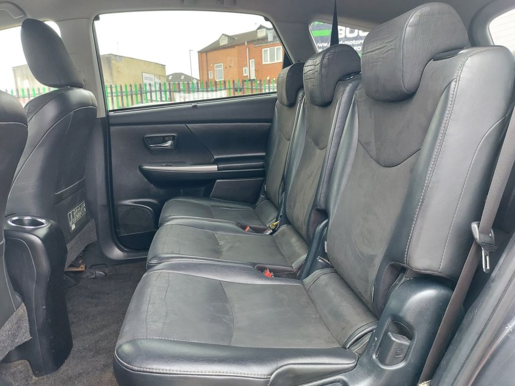 Used Toyota Prius+ 2018 for sale - 76950534: Photo 29