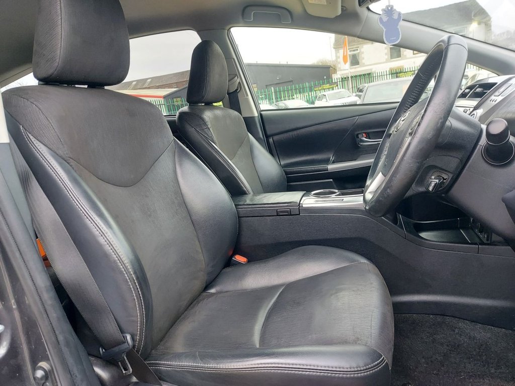 Used Toyota Prius+ 2018 for sale - 76950534: Photo 35