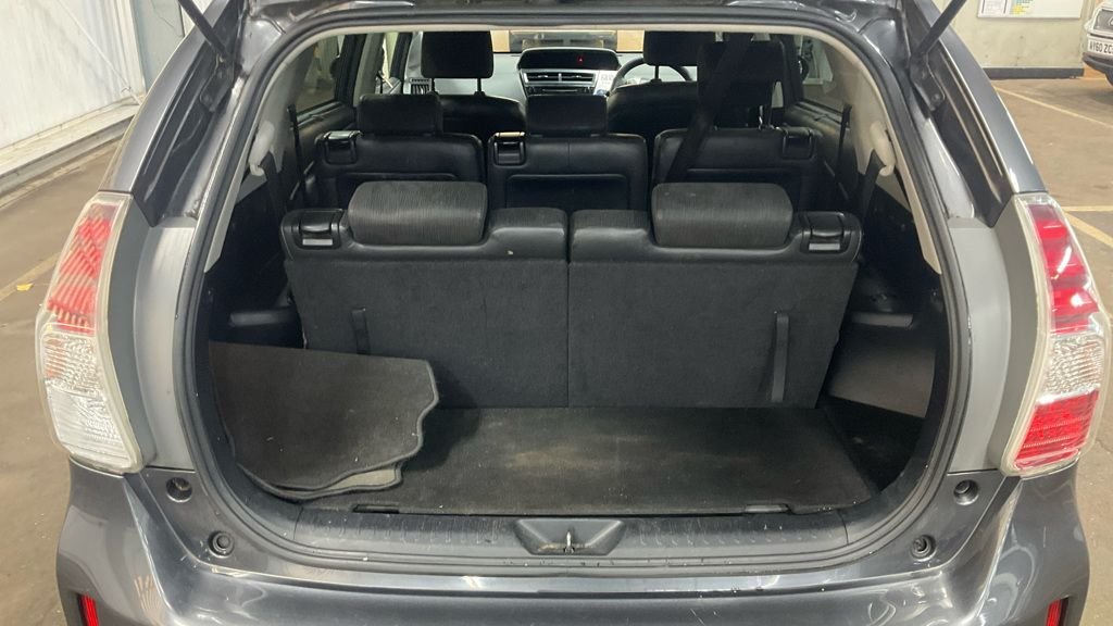 Used Toyota Prius+ 2018 for sale - 76950534: Photo 9