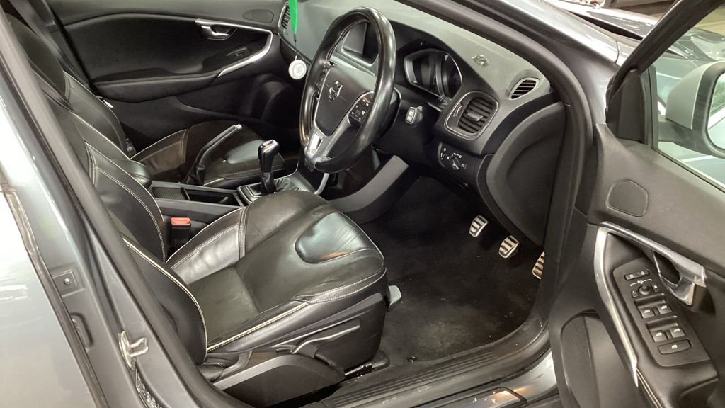 Used Volvo V40 2018 for sale - 76744416: Photo 14