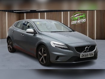 Used Volvo V40 2018 for sale - 76744416: Photo