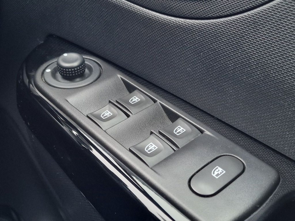 Used Renault Captur 2015 for sale - 76985952: Photo 40