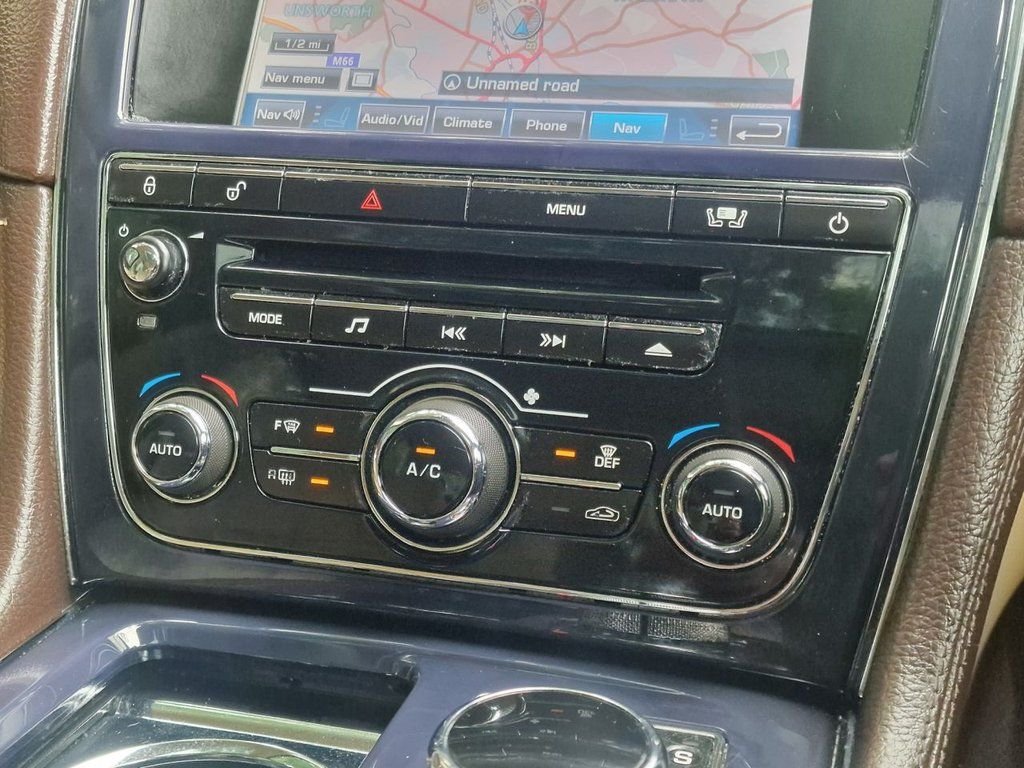 Used Jaguar XJ 2011 for sale - 77263434: Photo 34