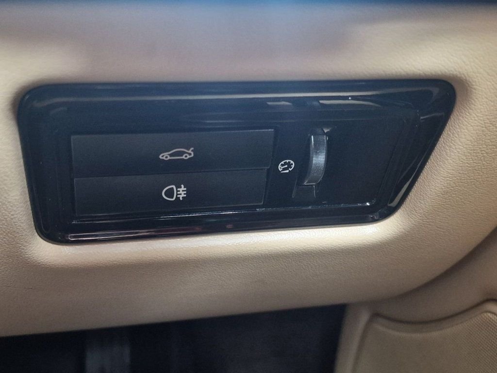 Used Jaguar XJ 2011 for sale - 77263434: Photo 38